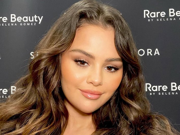 Селена Гомес на совместном мероприятии Sephora и Rare Beauty Селена Гомес на совместном мероприятии Sephora и Rare Beauty