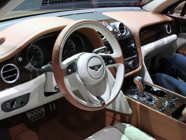 slide image for gallery: 17852 | Bentley Bentayga