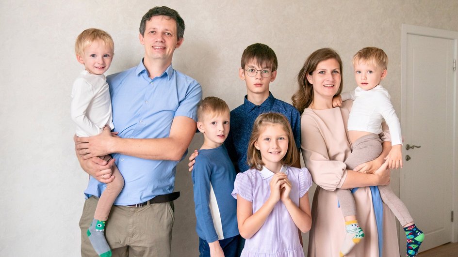 Анна Данилова с мужем и детьми