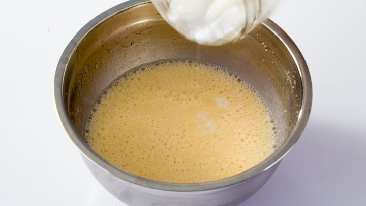 Оладьи на прокисшем молоке (легкий рецепт)