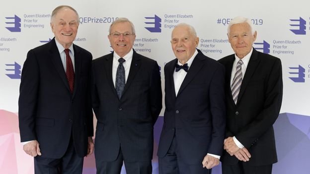 Разработчики GPS (слева направо) Ричард Шварц, Брэд Паркинсон, Джеймс Спилкер-младший и Хьюго Фрюхауф были удостоены премии королевы Елизаветы II в области инженерного дела. Фото: BBC