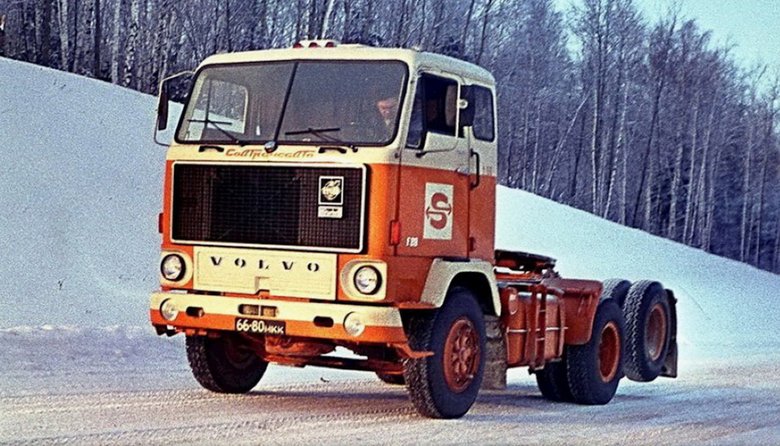 Тягач Volvo F89 с третьей подъемной осью