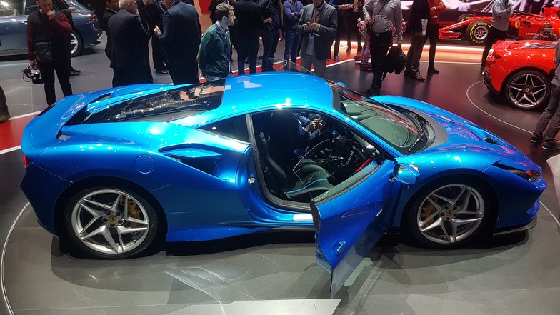 slide image for gallery: 24203 | Ferrari F8 Tribute
