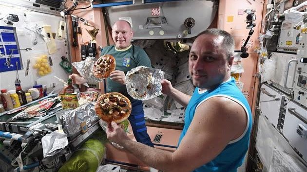 Застежки-липучки на МКС Застежки-липучки на МКС