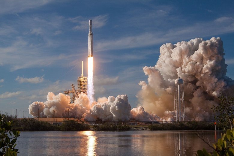 Фото одного из запусков ракеты-носителя. Источник: SpaceX