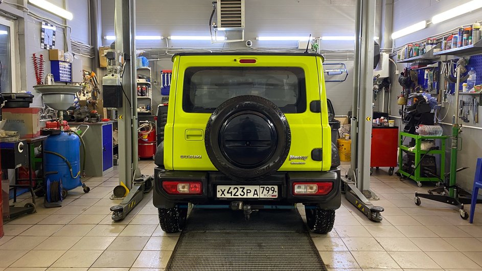 Suzuki Jimny в автосервисе