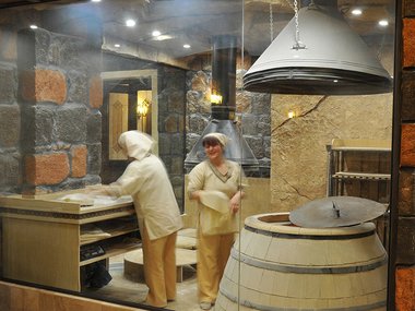 Slide image for gallery: 11902 | Таверна Ереван
