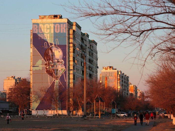 Мурал «Восток» на стене дома Мурал «Восток» на стене дома