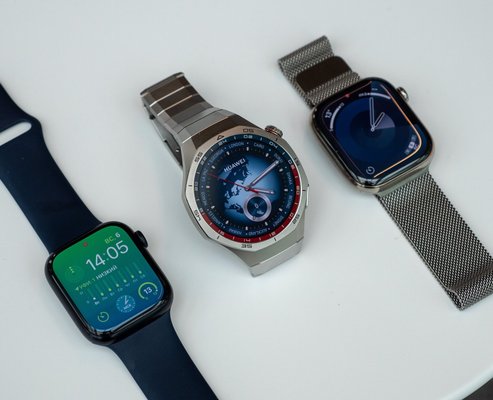 Слева направо: Apple Watch Series 9, Huawei Watch GT 5 Pro, Apple Watch Series 10