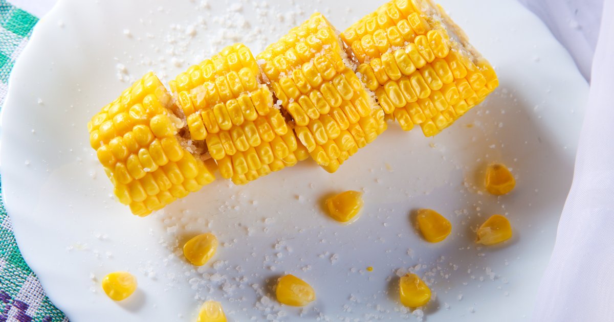 3 способа сделать варёную кукурузу ещё вкуснее - Лайфхакер