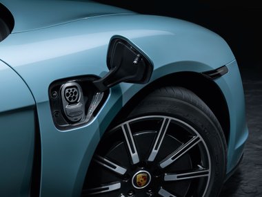 slide image for gallery: 25130 | Porsche Taycan 4S
