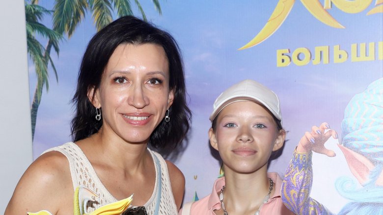 Елена Борщева с дочерьми Мартой (справа) и Умой