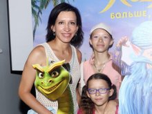 Елена Борщева с дочерьми Мартой (справа) и Умой