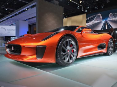 slide image for gallery: 17961 | Bond cars: Jaguar C-X75, Range Rover Sport SVR, Land Rover Defender