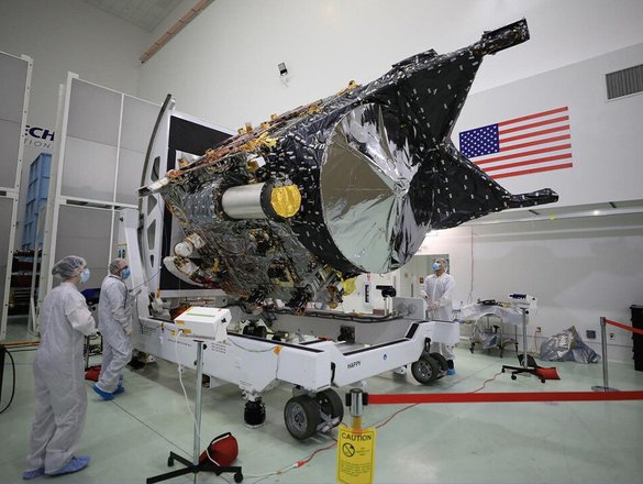 Подготовка космического аппарата Psyche к шестилетнему полету. Фото: NASA