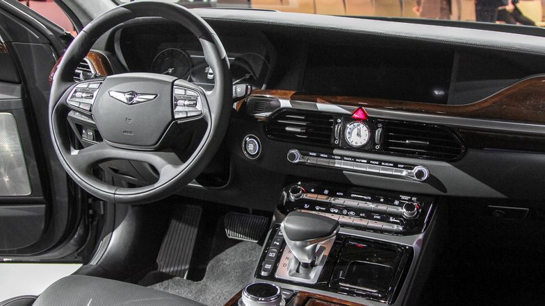 slide image for gallery: 19755 | Hyundai Genesis G90