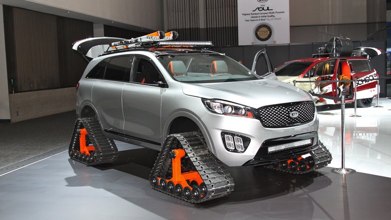 slide image for gallery: 23291 | Kia Sorento Ski Gondola