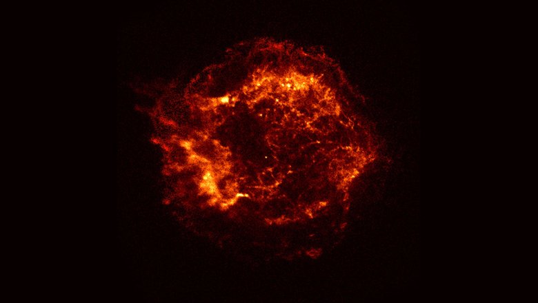 Изображение Кассиопеи А по данным обсерватории «Чандра», 1999 год