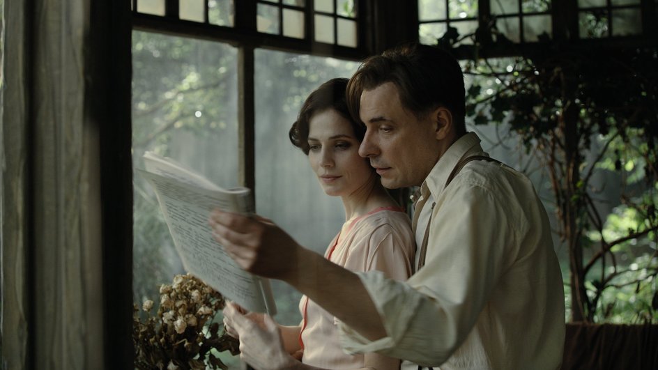 Юлия Снигирь и Евгений Цыганов в фильме «Мастер и Маргарита» Юлия Снигирь и Евгений Цыганов в фильме «Мастер и Маргарита»