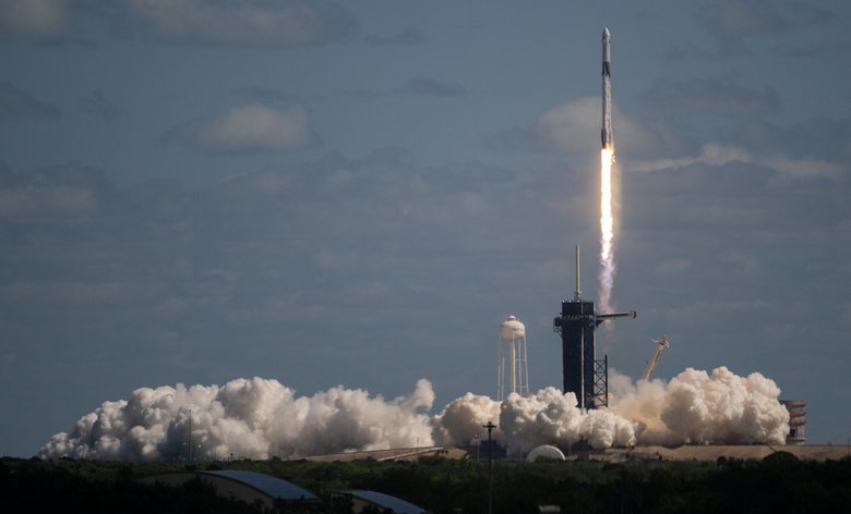 Запуск ракеты SpaceX Falcon 9 и космического корабля Dragon с участниками SpaceX Crew-5 на борту / Источник: NASA/Joel Kowsky