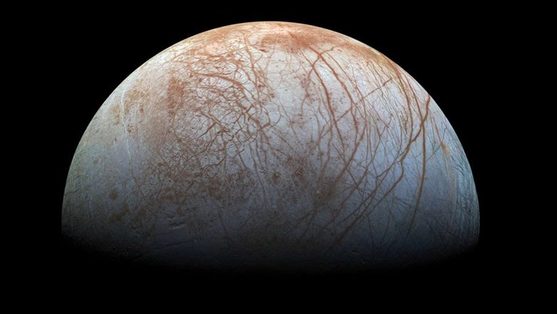 NASA может обнаружить жизнь на ледяном спутнике Юпитера Европе в следующем десятилетии.