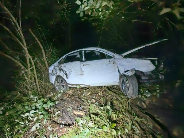 Автомобиль после падения с обрыва Автомобиль после падения с обрыва