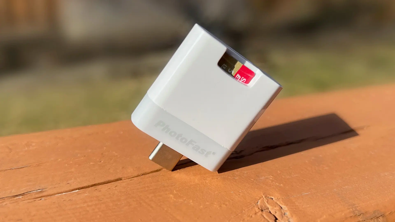PhotoCube PD+ хранит данные смартфона на заменяемой пользователем карте microSD емкостью до 2 ТБ.