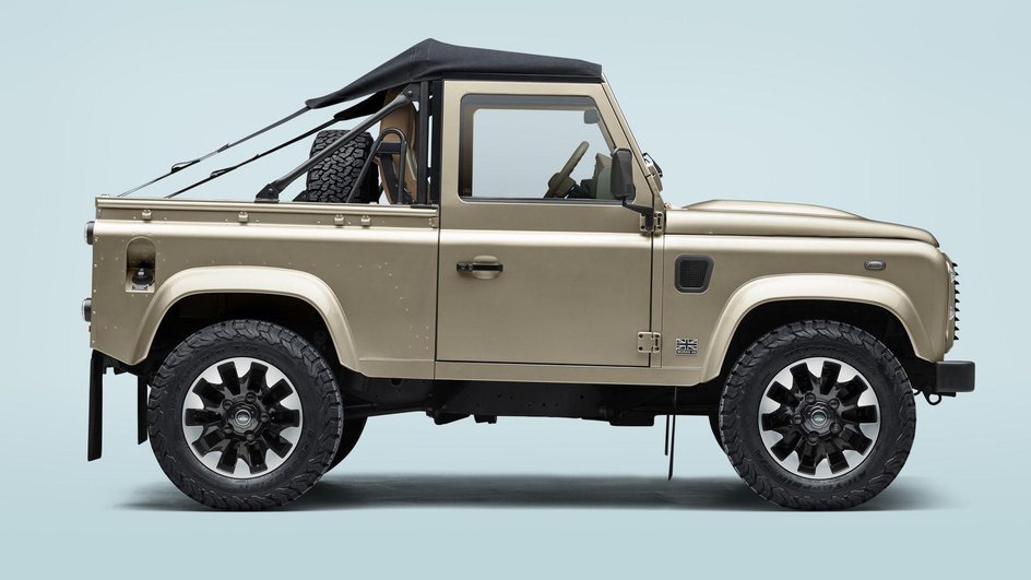 Land Rover возобновил выпуск Defender с мягким верхом Land Rover возобновил выпуск Defender с мягким верхом