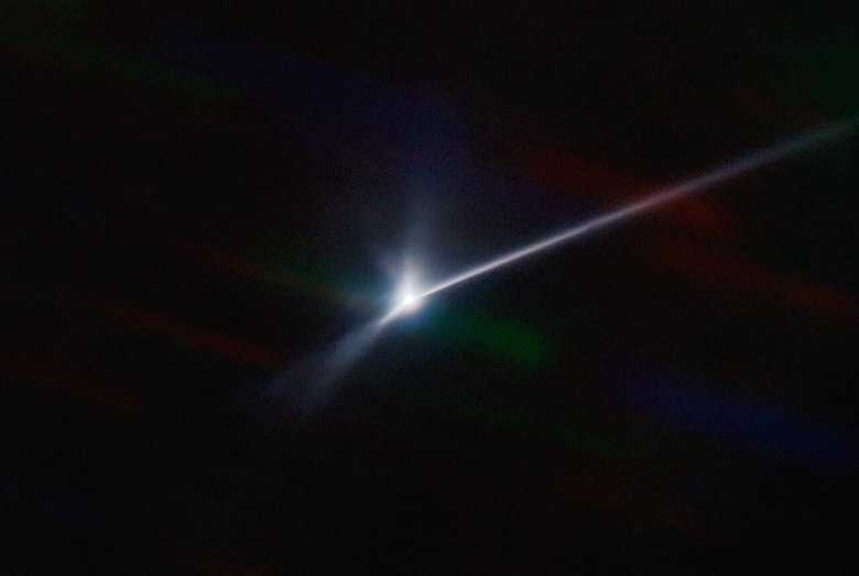 Массивный пылевой след от столкновения DART с Диморфом — это увидел телескоп SOAR. Фото: CTIO/NOIRLab/SOAR/NSF/AURA/T. Kareta