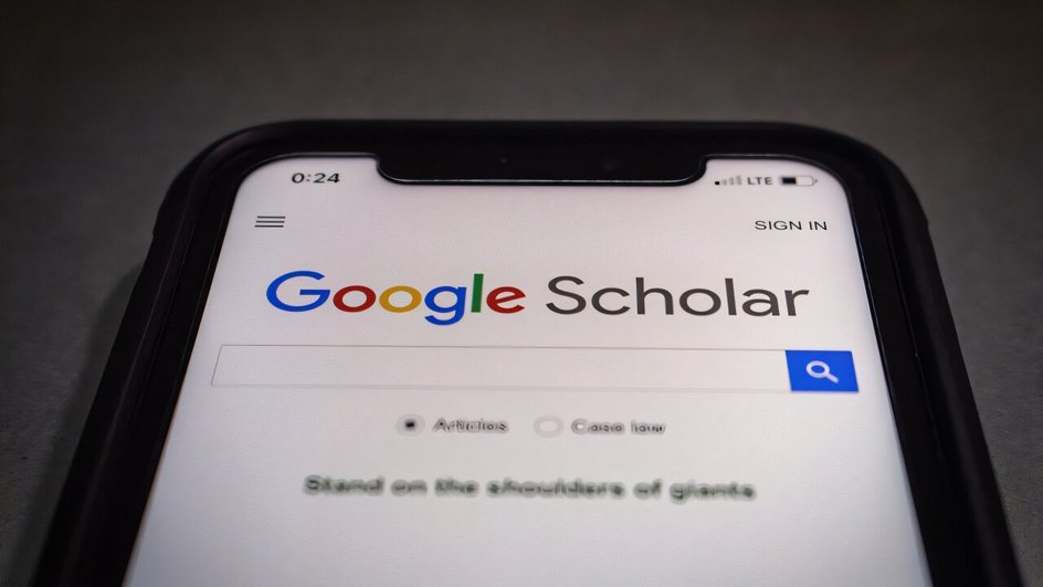 Платформу Google Scholar заполонили фейковые научные статьи