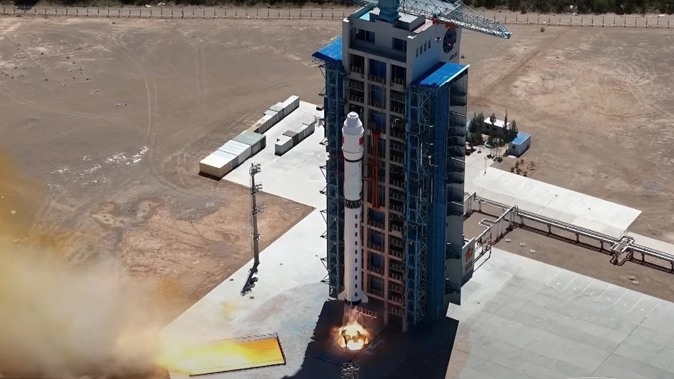 Старт ракеты в Китае Старт ракеты в Китае