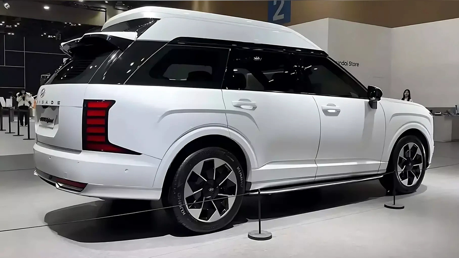 Представлен Hyundai Palisade с необычной крышей. Он выше двух метров Представлен Hyundai Palisade с необычной крышей. Он выше двух метров