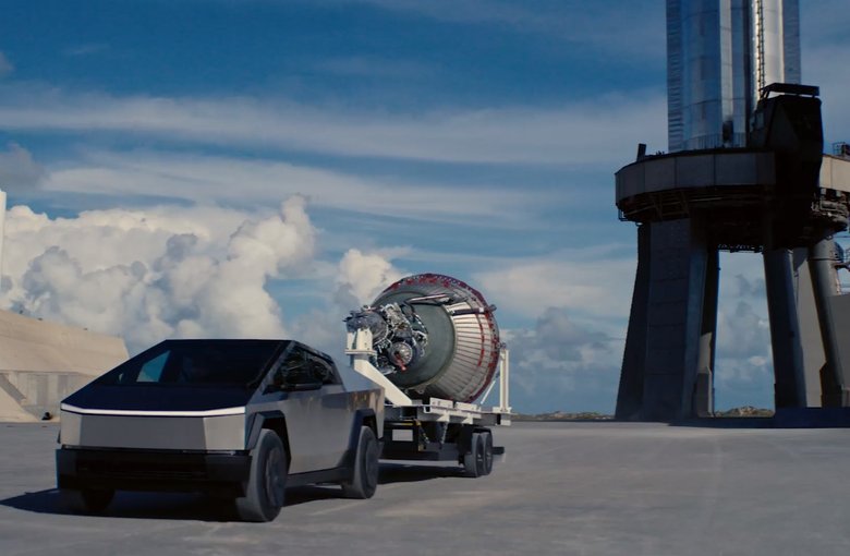 Электропикап везет ракетный двигатель SpaceX Raptor. Он может буксировать прицеп с грузом общим весом до 4989,5 кг — это средний вес африканского слона. Фото: Tesla