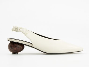 Slide image for gallery: 9786 | Необычная форма каблука заслуживает внимания и похвалы твоей креативности. 
Обувь Reserved