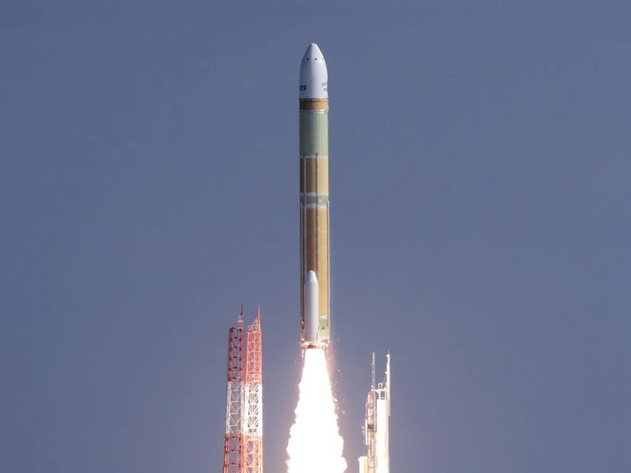 ракета H-3 в воздухе ракета H-3 в воздухе