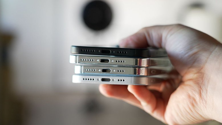 Нижние торцы макетов всех моделей iPhone 15. Фото: 9to5Mac