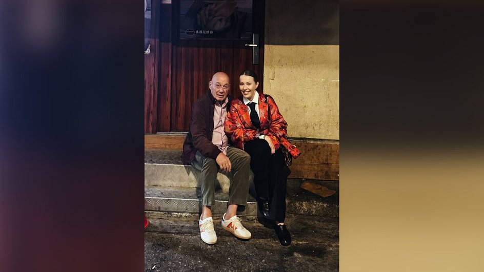 Ксения Собчак в пестром жакете снялась с Владимиром Познером в Гонконге Ксения Собчак в пестром жакете снялась с Владимиром Познером в Гонконге