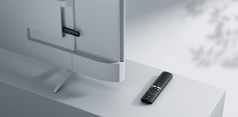 Компактный гаджет не будет видно: его нужно подключать к задней панели телевизора. Фото: Xiaomi