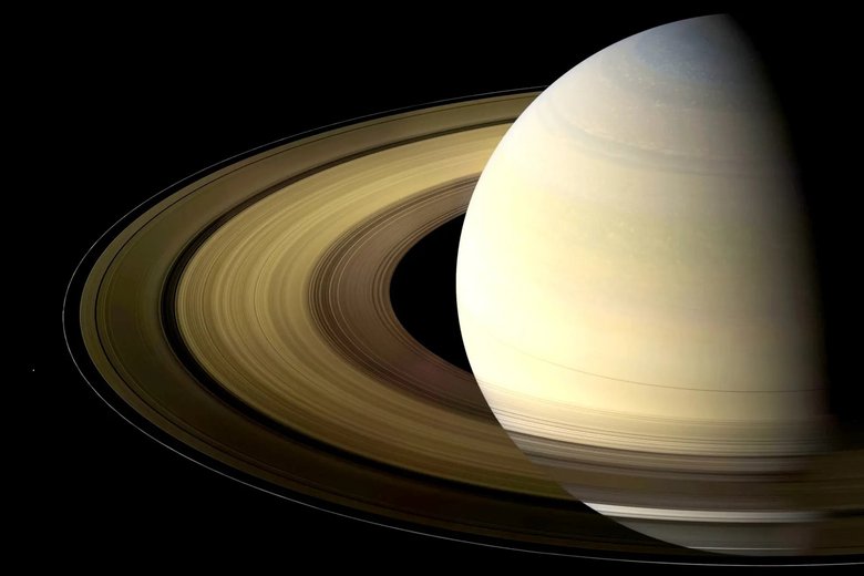Кольца Сатурна состоят изо льда и пыли. Фото: newatlas.com