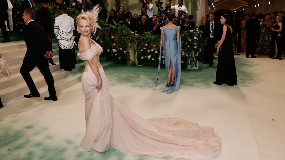 Памела Андерсон на Met Gala Памела Андерсон на Met Gala