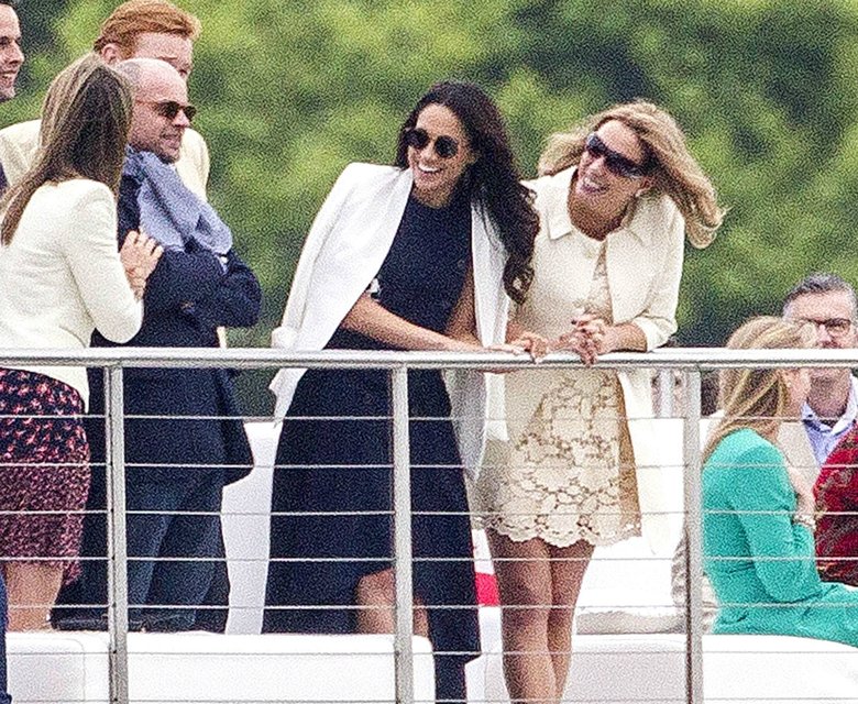 Актриса с друзьями принца Гарри наблюдала за соревнованиями из королевской ложи