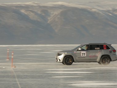 slide image for gallery: 24252 | Jeep Grand Cherokee Track Hawk