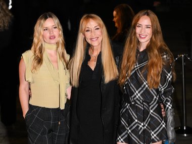 Элизабет и Джорджия Мэй Джаггер с мамой Джерри Холл