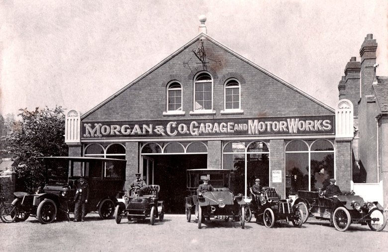 В мае 1905 года, при финансовой поддержке отца, Генри Морган купил дом в Вустер-роуд и построил небольшой гараж рядом с ним, где он и основал свой бизнес.