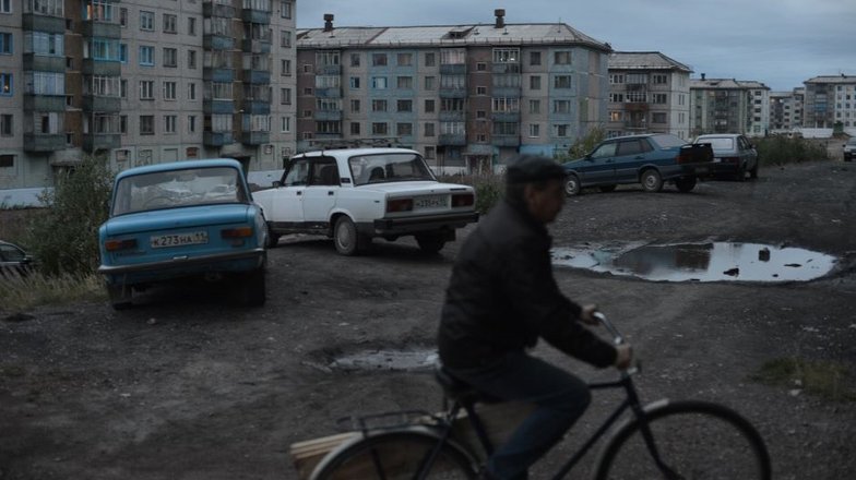 (В августе Владимир Путин поручил главе республики Коми разработать план развития Воркуты. Некоторые жители в ожидании этого плана остаются в своих домах. План должен быть утвержден до конца 2019 года. Его ждут, как манны небесной.