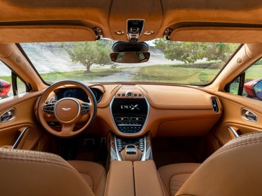 slide image for gallery: 25315 | Aston Martin DBX