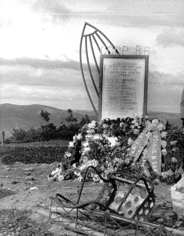 Памятный знак на месте гибели дирижабля «Осоавиахим». Фото: Wikimedia