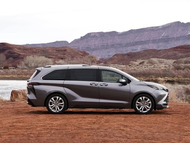 slide image for gallery: 26035 | Toyota Sienna
