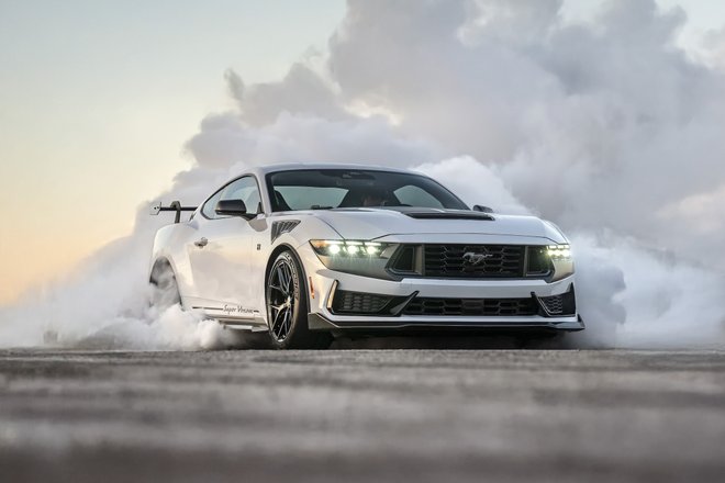 Hennessey Performance добавило Ford Mustang Dark Horse приводной нагнетатель и назвала сие творение Super Venom Hennessey Performance добавило Ford Mustang Dark Horse приводной нагнетатель и назвала сие творение Super Venom