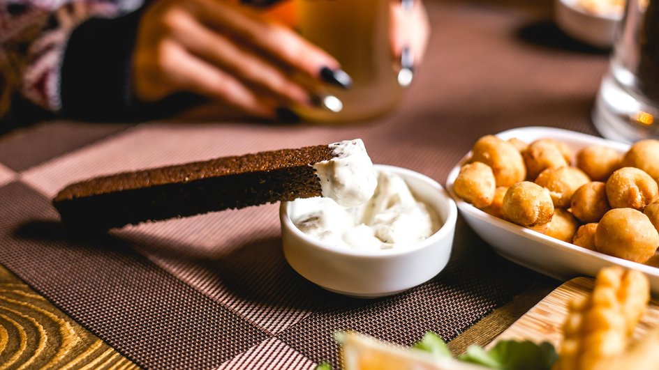 Гренки и другие закуски с соусом тартар Гренки и другие закуски с соусом тартар